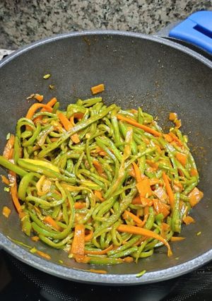 Una foto de Espaguetis de verduras al wok