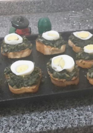 Una foto de Canapés de espinaca