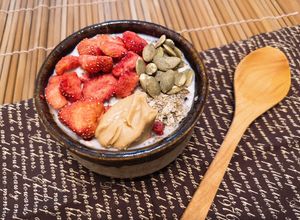 รูปของ Strawberry peanut butter Overnight oatmeal (อาหารเช้า)