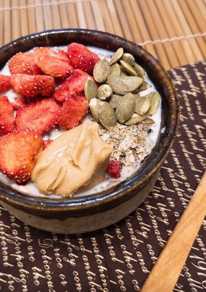 รูปของ Strawberry peanut butter Overnight oatmeal (อาหารเช้า)