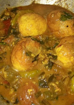 A picture of Egg curry.