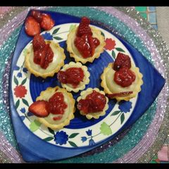 A picture of Tarts fill with strawberry's.
