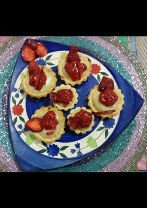 A picture of Tarts fill with strawberry's.