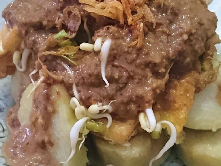 Langkah Gampang Membikin Resep Lontong tahu telur yang Bikin Ngiler Anti Ribet, Lezat