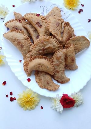 A picture of Coconut Stuffed Wheat Flour Gujiya.
