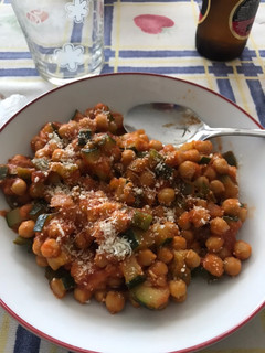 Una foto de Garbanzos con pisto