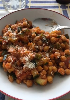 Una foto de Garbanzos con pisto