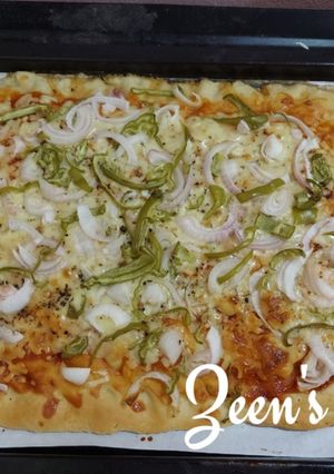 A picture of Family style Rectangular Pizza.