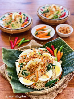 A picture of Bihun Goreng Kampung (Village Fried Rice Noodles).