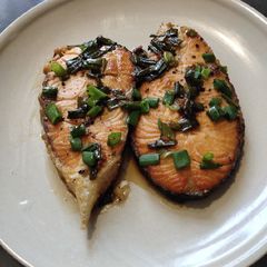 A picture of Fried Salmon in Lemon Sauce.