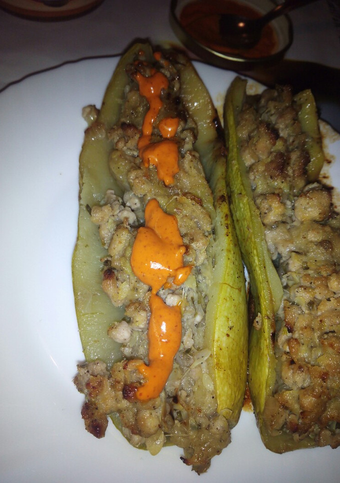 Una foto de Calabacín relleno de carne olla GM g Deluxe