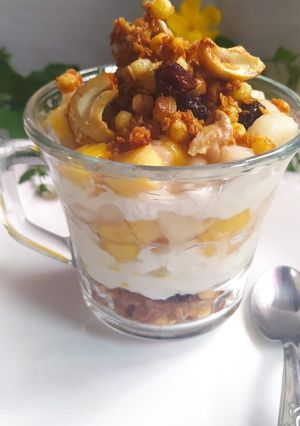 Una foto de Crema de Queso Con Frutas Y Granola Express En Sartén