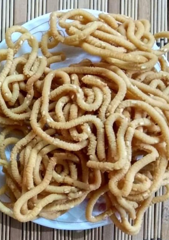 பொட்டுக்கடலை மாவு முறுக்கு Pottukalai Maavu Murukku Recipe in Tamil) செய்முறை முக்கிய புகைப்படம்