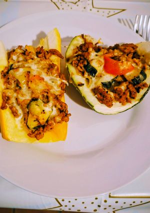 Töltött cukkini darált hússal sok sajttal 🥂🥂 recept fotója