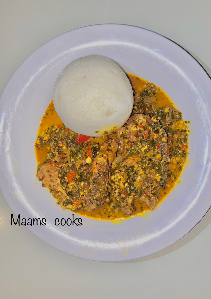 A picture of Tuwo with moringa soup.