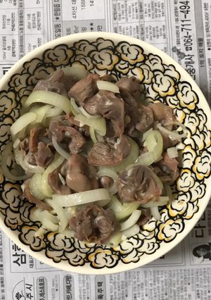 Hình của món Mề gà xào hành tây.
