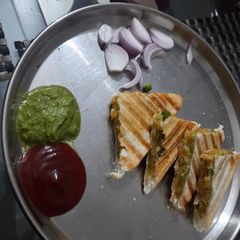 A picture of Aloo matar sandwich.