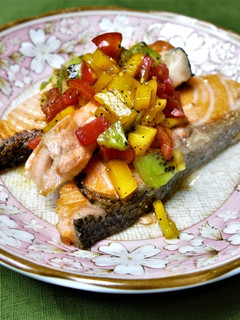 鮮果莎莎醬香煎鮭魚 的食譜成品照片