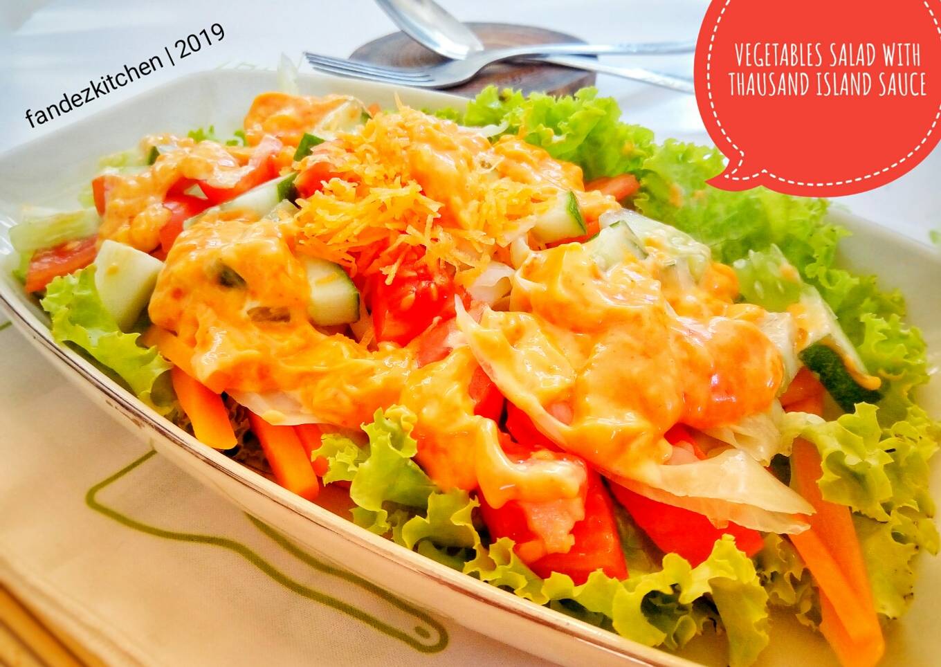 Vegetables salad with thausand island sauce