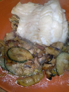 Una foto de Bacalao con verduras