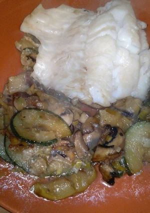 Una foto de Bacalao con verduras