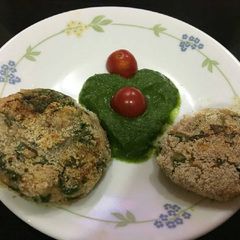 A picture of Coriander mint chutney.