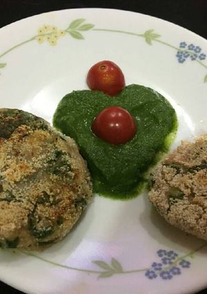 A picture of Coriander mint chutney.