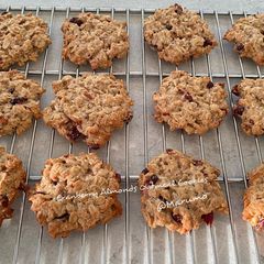A picture of Cranberry Almonds Oatmeal Cookies.