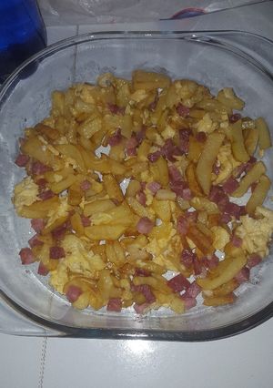 Foto principal de Revuelto de patatas con huevo y jamón