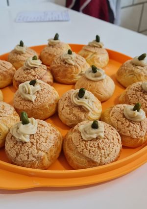 Une photo de Les chou croquants à la pistache CAP pâtissier