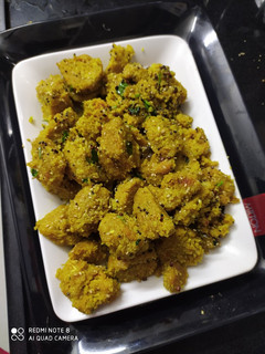 દુધી ના મુઠીયા (Dudhi Muthia Recipe In Gujarati) રેસીપી મુખ્ય ફોટો