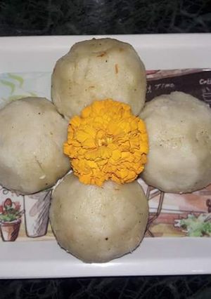 A picture of Manda pitha.
