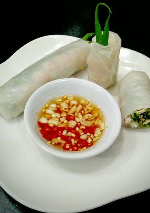 Hình của món Bánh tráng cuốn tôm.