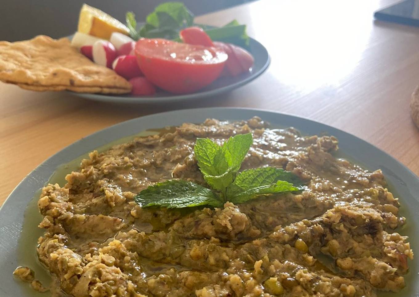 Mung beans mujaddara (porridge-like stew)
