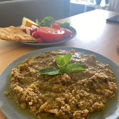 A picture of Mung beans mujaddara (porridge-like stew).