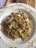 Farfalle di castagne al pesto, pistacchi e stracciatella