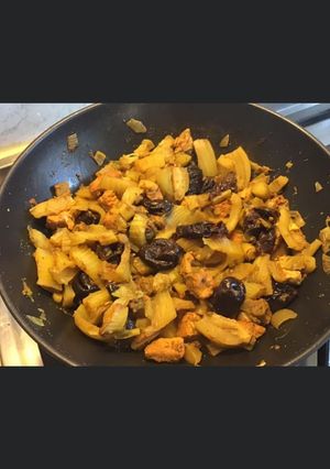 Une photo de Tajine poulet fenouil pruneaux