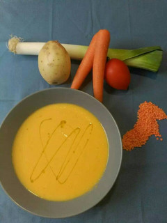 Una foto de Crema vegana de lentejas rojas