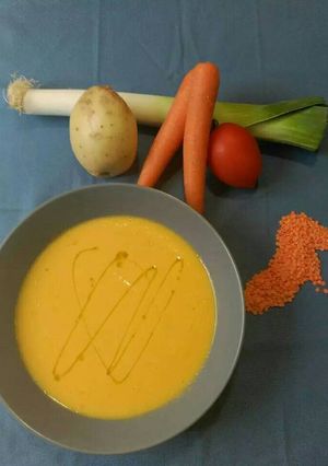 Una foto de Crema vegana de lentejas rojas
