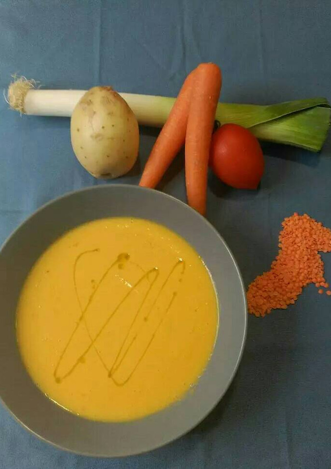 Una foto de Crema vegana de lentejas rojas