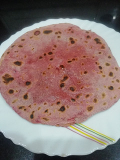 A picture of Beetroot chapati.