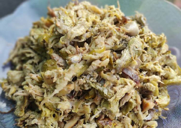 Cara Gampang Menyiapkan 01. Oseng Jambu Mete Pindang Suwir yang Bikin Ngiler