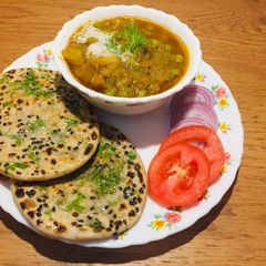 A picture of Stuffed kulcha.
