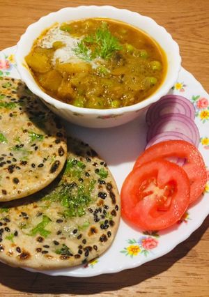 A picture of Stuffed kulcha.