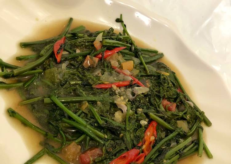 Tumis Daun Paku/ Pakis