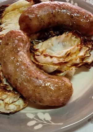 Una foto de Chorizos de 🐷 con repollo en la air-fryer