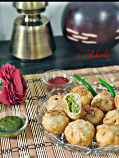 લીલવા કચોરી (lilva kachori in gujarati recipe) રેસીપી મુખ્ય ફોટો