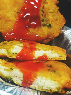 इडली पकौड़ा (idli pakoda recipe in hindi) रेसिपी मुख्य फोटो