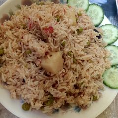 A picture of Aaloo matar pulao.