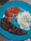 Churrasco de hígado con puré de papa.